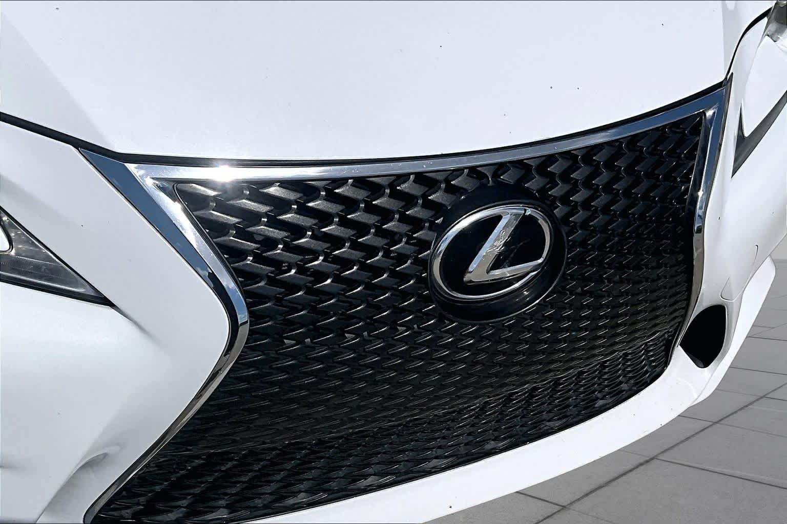 Used 2016 Ultra White Lexus  image 28