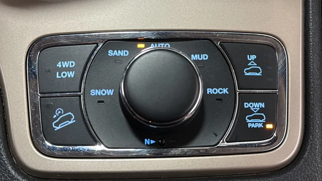 Used 2015 Brilliant Black Crystal Pearlcoat Jeep Summit image 33