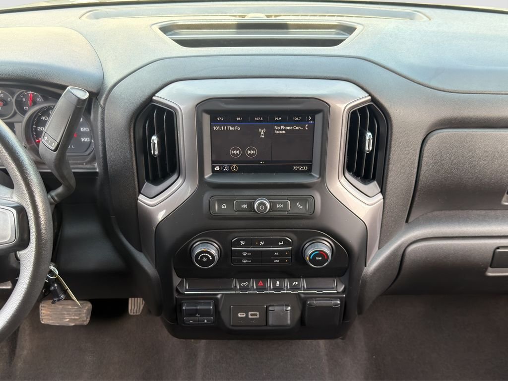 Used 2022 White Chevrolet Custom image 32