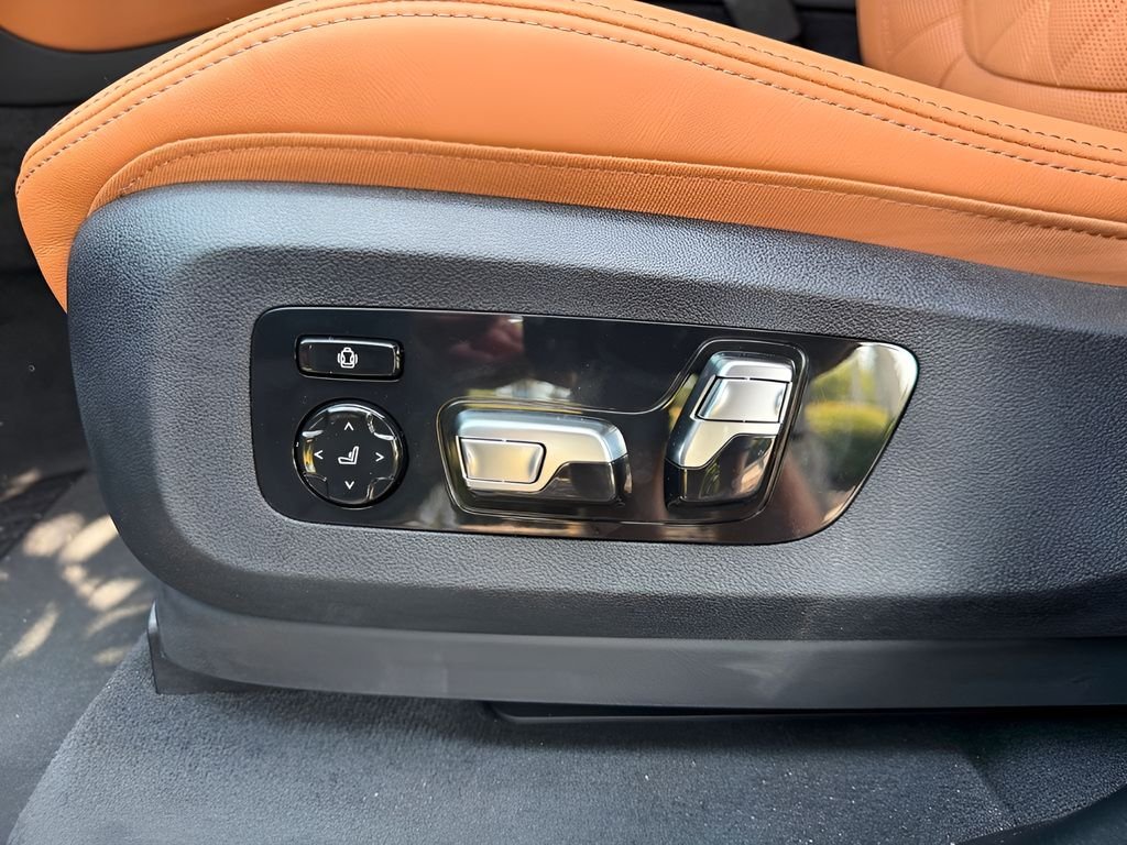 New 2026 Manhattan Green Metallic BMW xDrive40i image 11