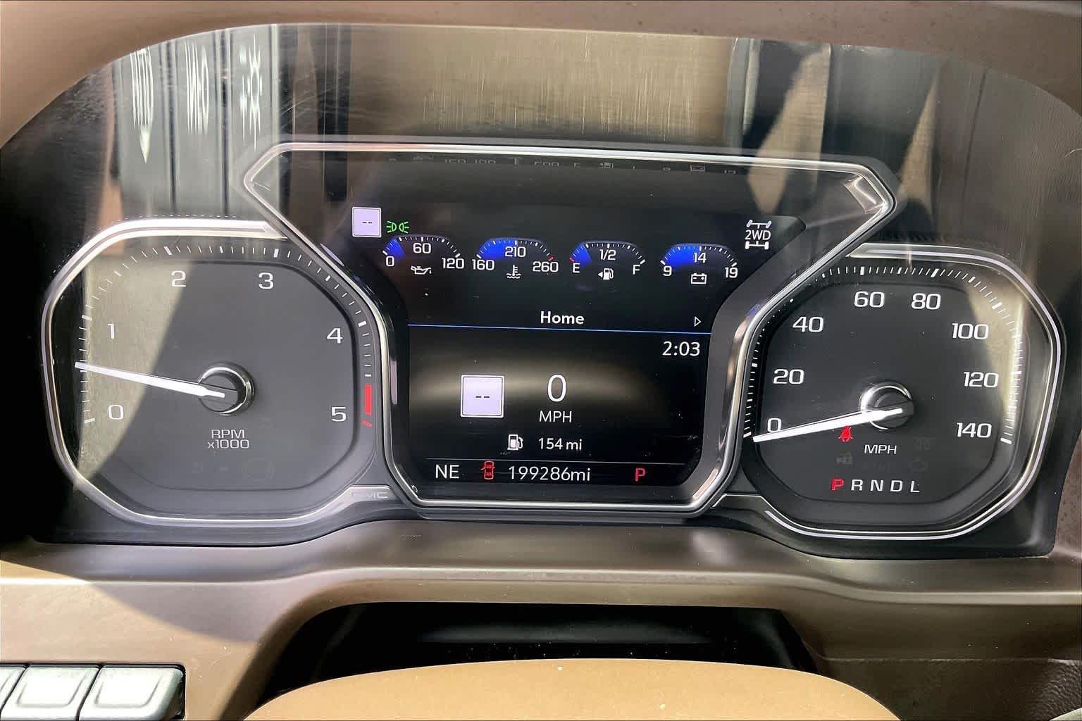 Used 2022 White Frost Tricoat GMC Denali image 25