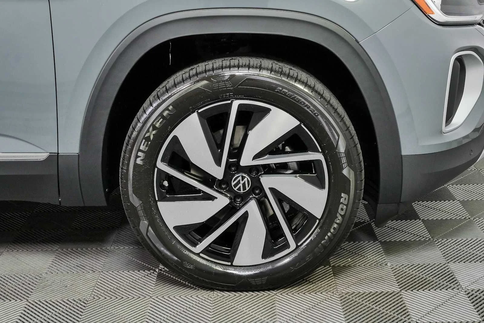 New 2026 Pure Gray Volkswagen 2.0T SEL image 40