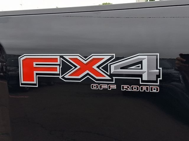 Used 2023  Ford Lariat image 31