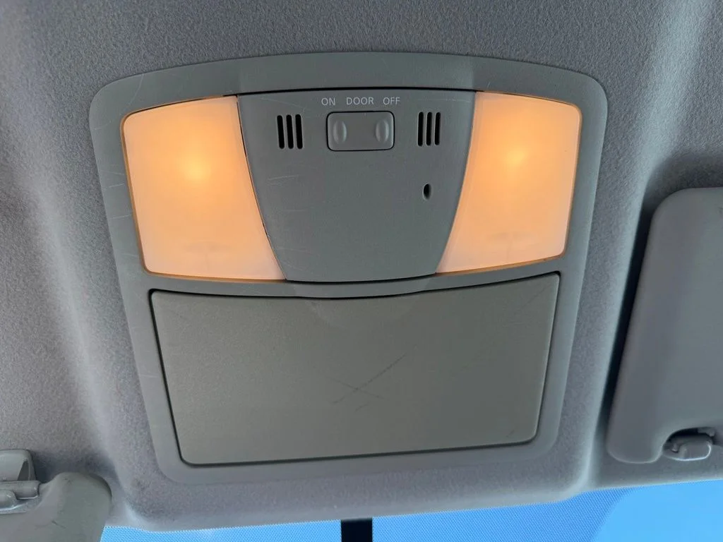 Used 2014 White Nissan S image 28