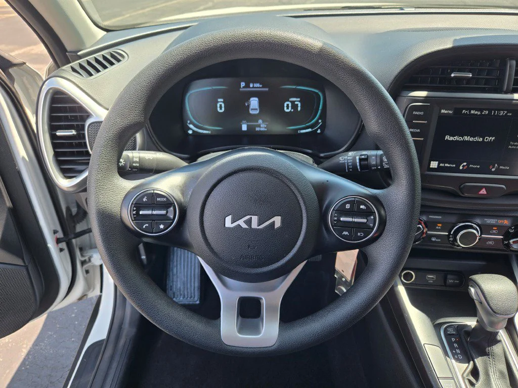 Used 2025 White Kia LX image 31