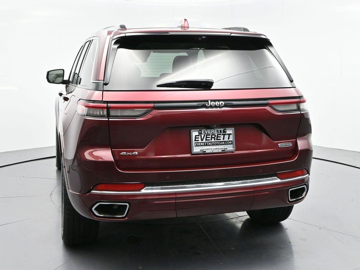 Used 2022 Velvet Red Pearlcoat Jeep Overland image 6