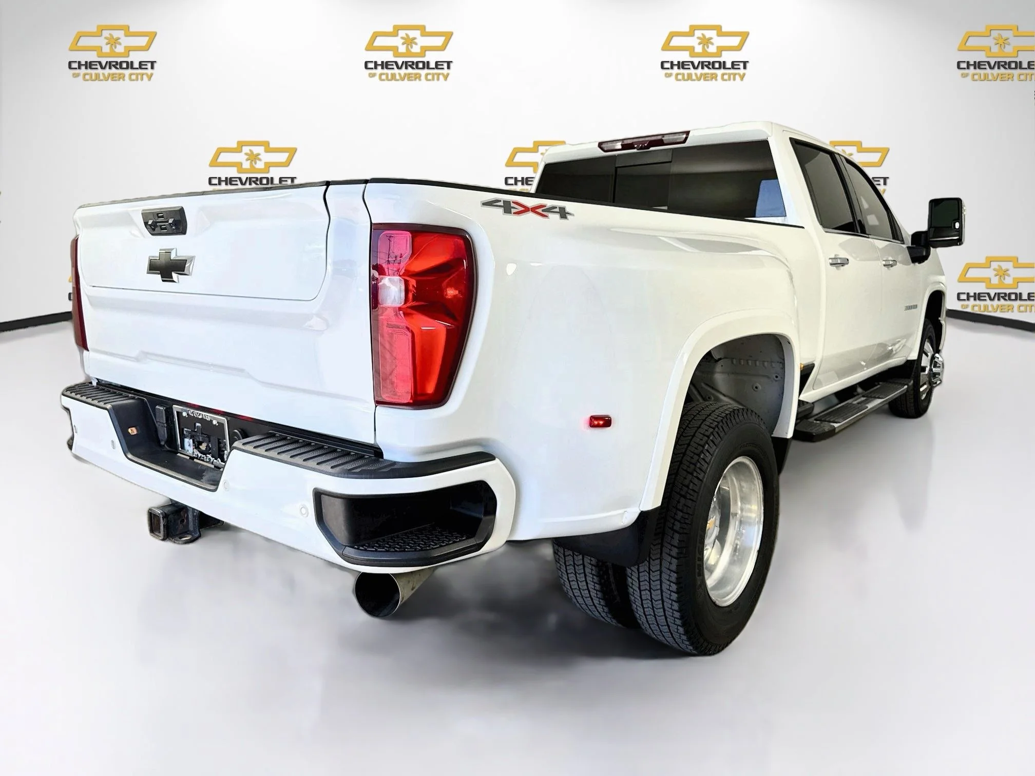 Used 2024 Summit White Chevrolet LTZ DRW image 8