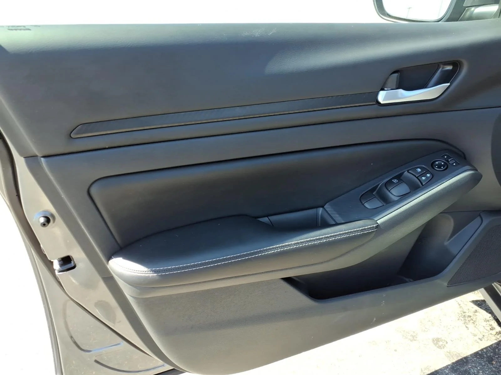 Certified Used 2024 Gun Metallic Nissan 2.5 SV image 10