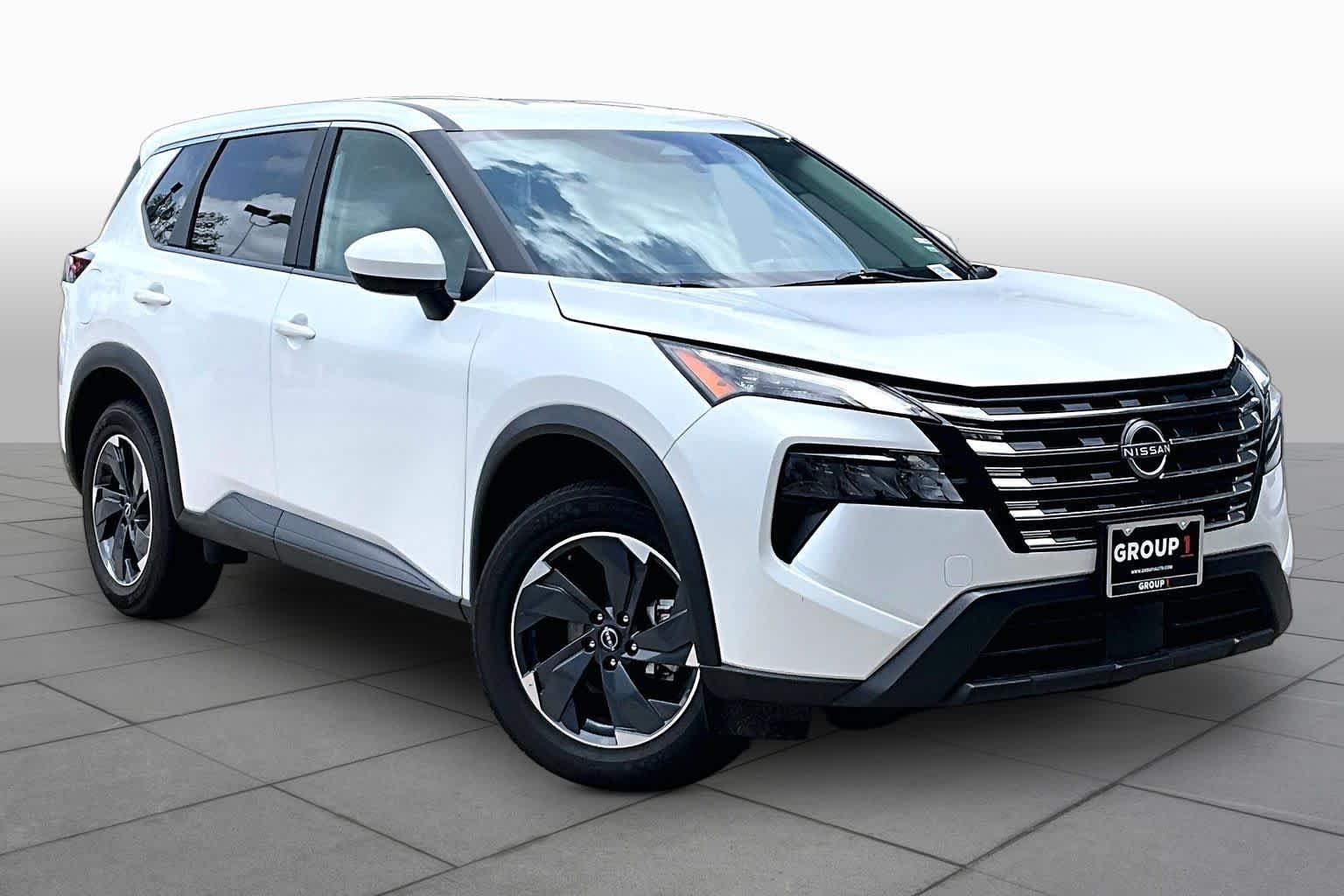 Used 2024 Everest White Pearl Nissan SV image 3