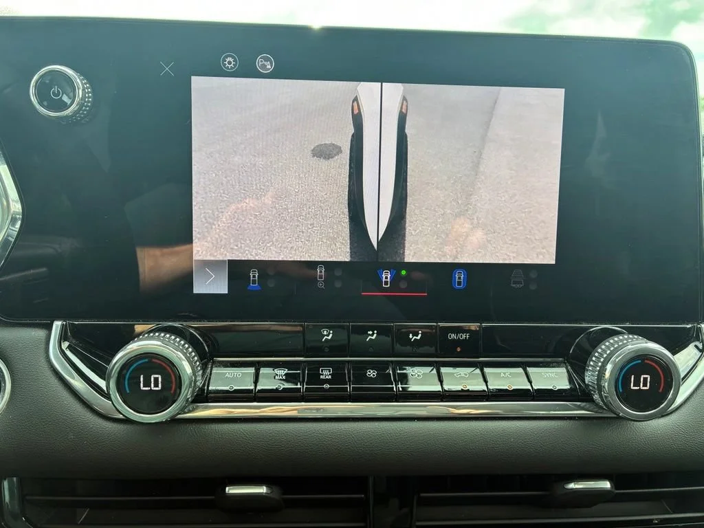 Used 2024 Summit White GMC Elevation image 38