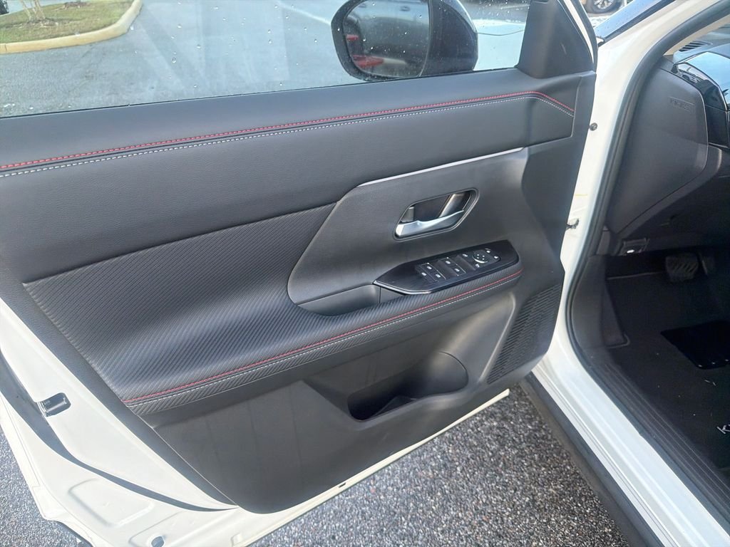 New 2026 Nissan Kicks SR 4D Sport Utility