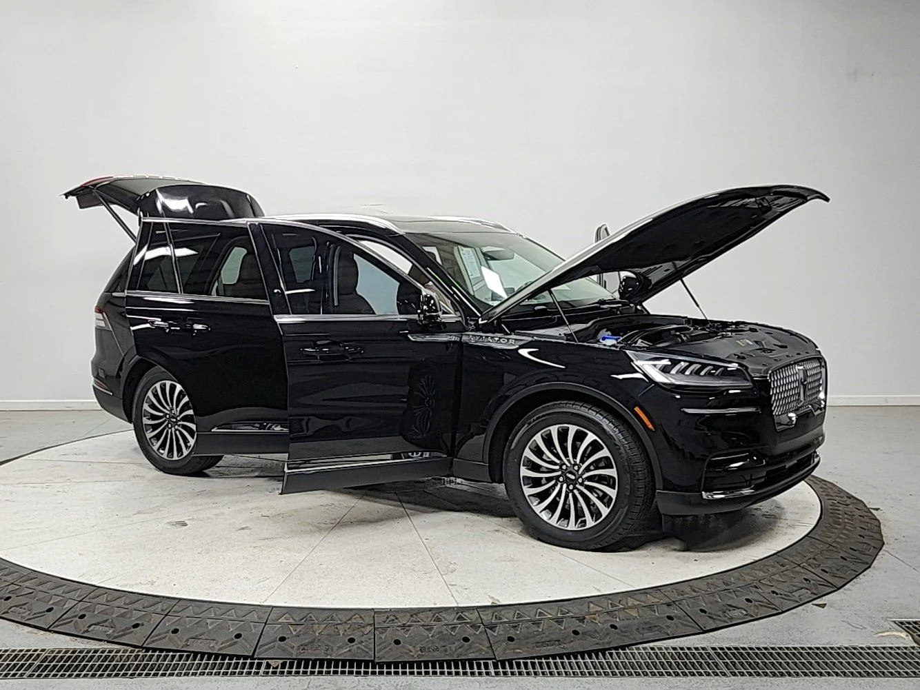 Used 2023 Black Metallic Lincoln Reserve image 9