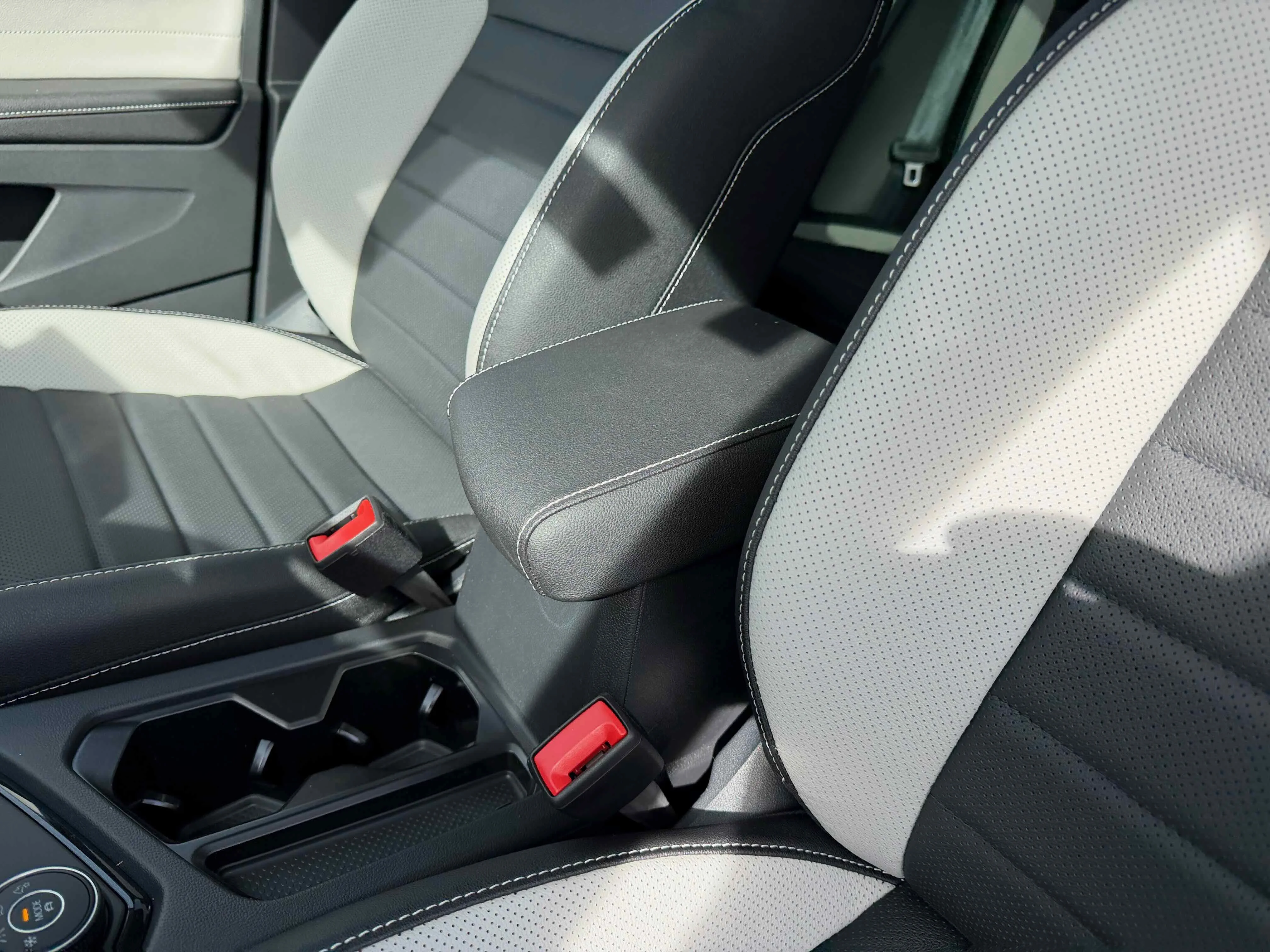 New 2026 Platinum Gray Volkswagen SEL image 27