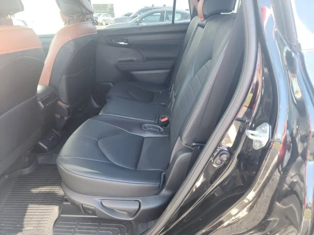Used 2021 Black Toyota XLE image 11