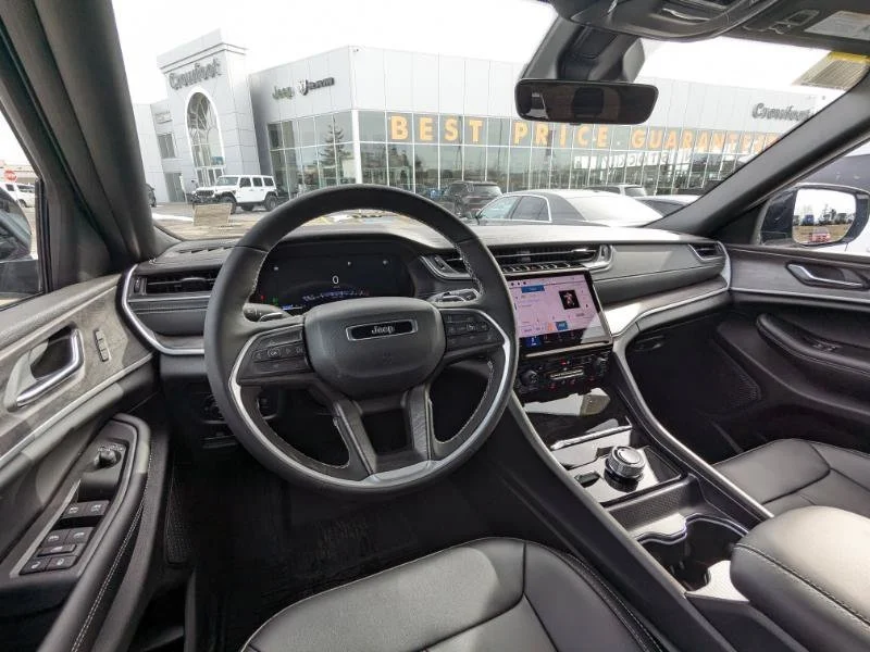 New 2025 White Jeep Limited - - 4x4 - Second row heated seats - Dual Pano Sunroof - Int FAM CAM & More! image 24