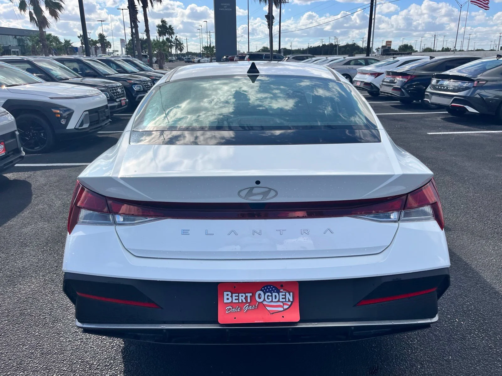 Used 2025 White Hyundai SE image 3