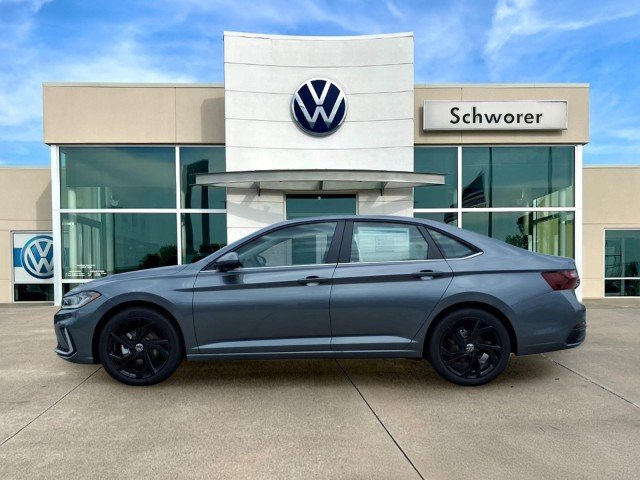 New 2027 Platinum Gray Metallic Volkswagen SE image 1