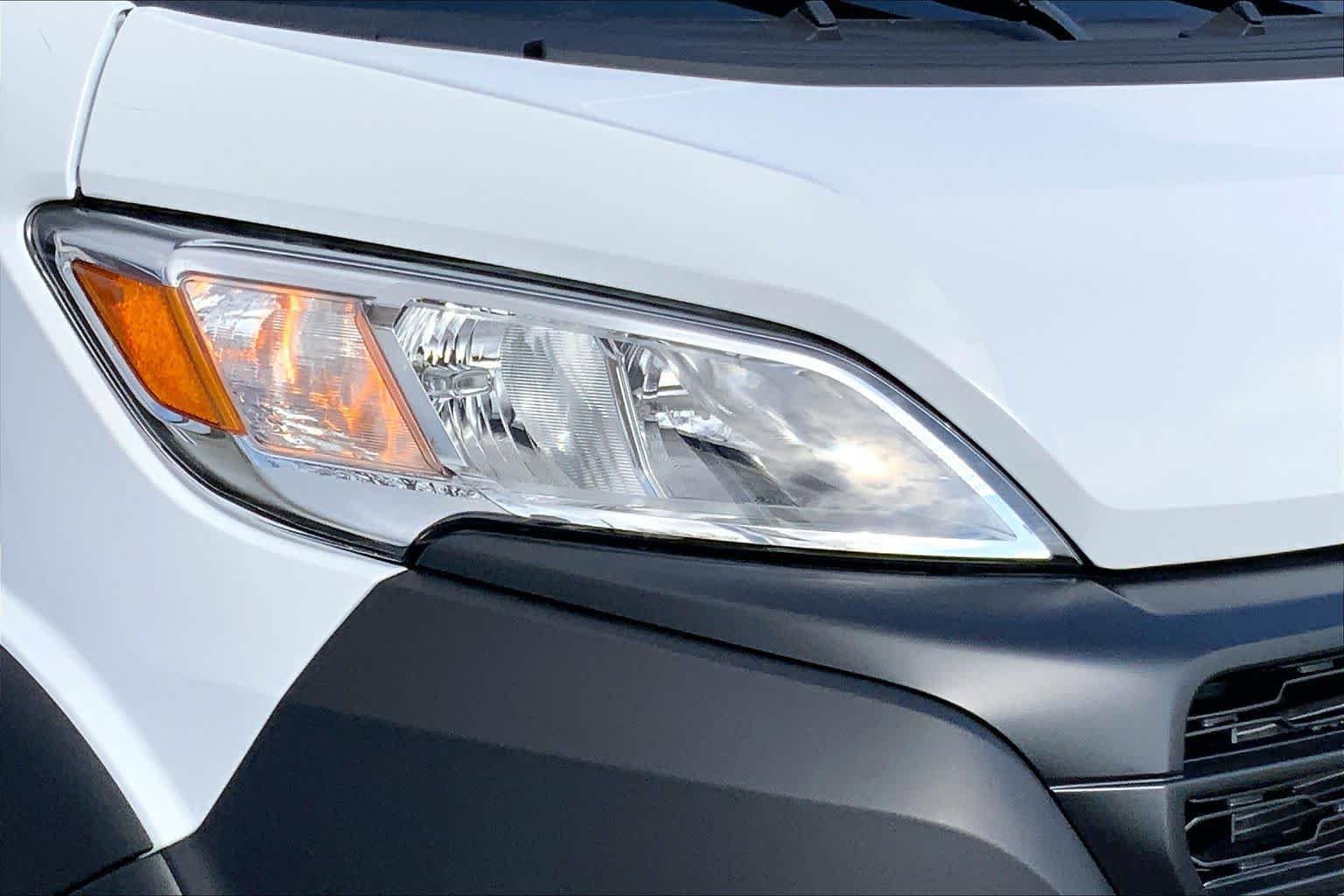 New 2026 Bright White Clear-Coat Exterior Paint RAM Tradesman image 10