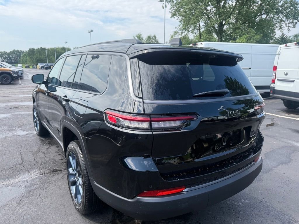 New 2026 Diamond Black Crystal Pearl-Coat Exterior Paint Jeep Limited image 6