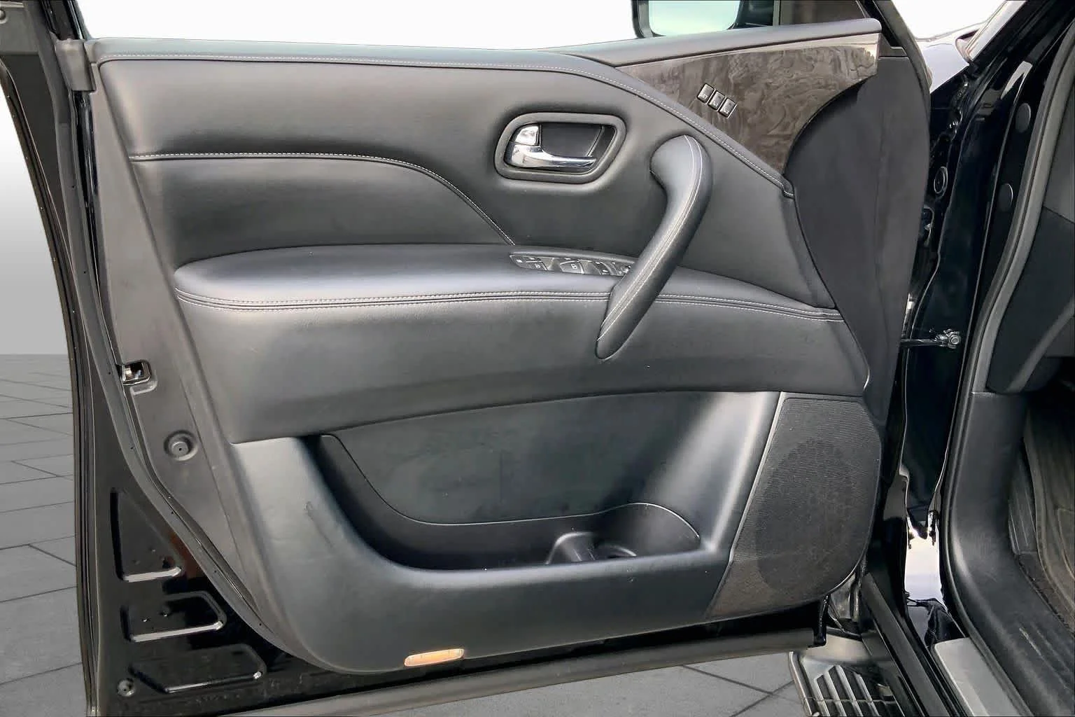 Used 2020 Black Obsidian INFINITI LUXE image 21