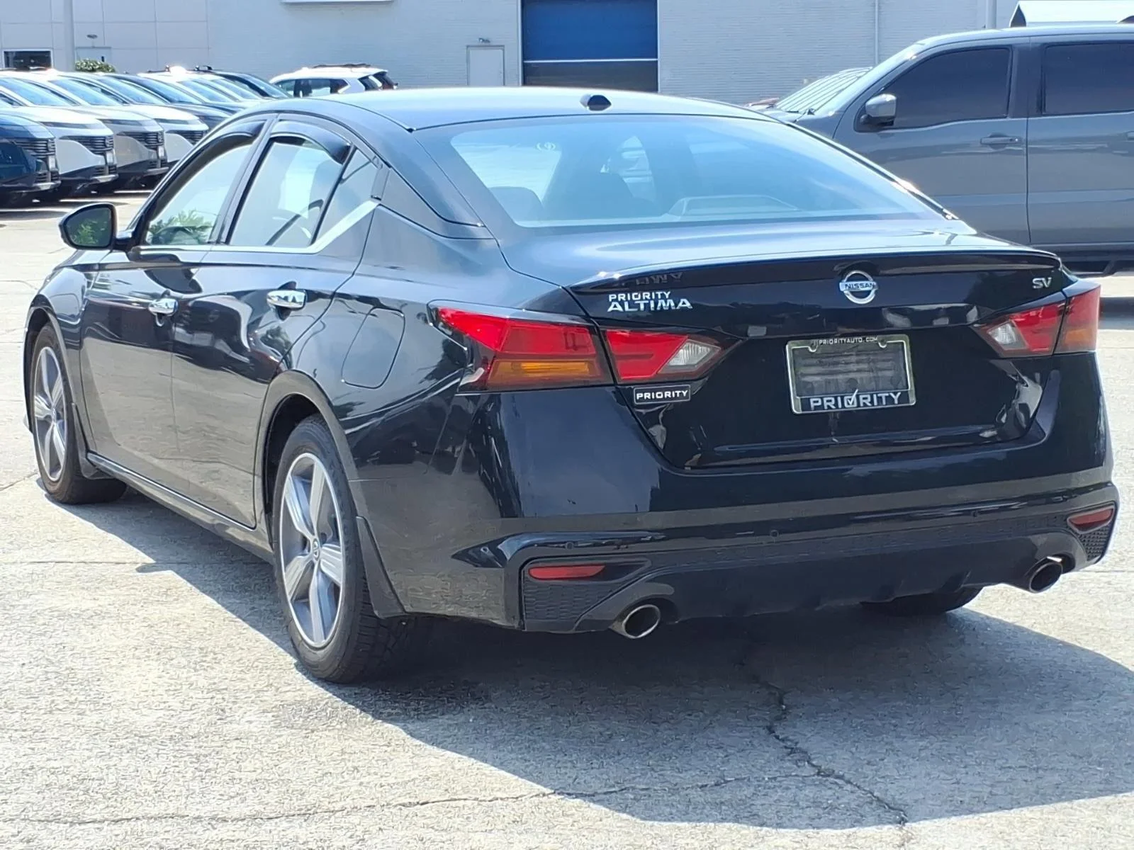 Used 2019 Super Black Nissan 2.5 SV image 9