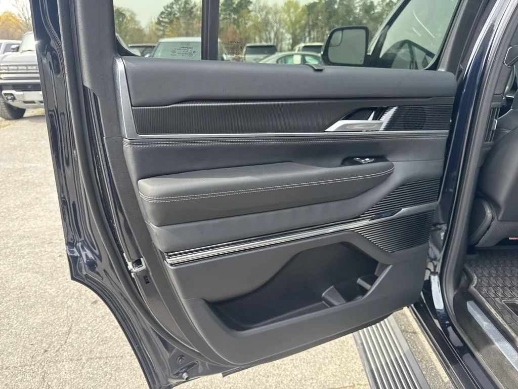 Used 2024 Blue Jeep Series II image 30