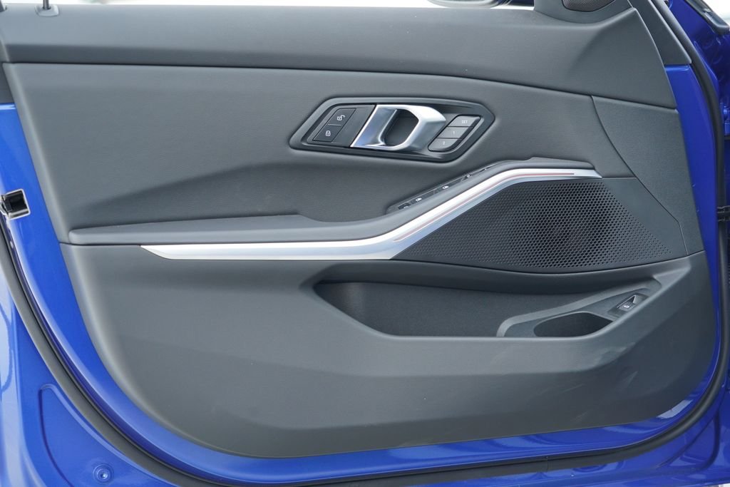 2026 BMW 3 Series 330i - Photo 9