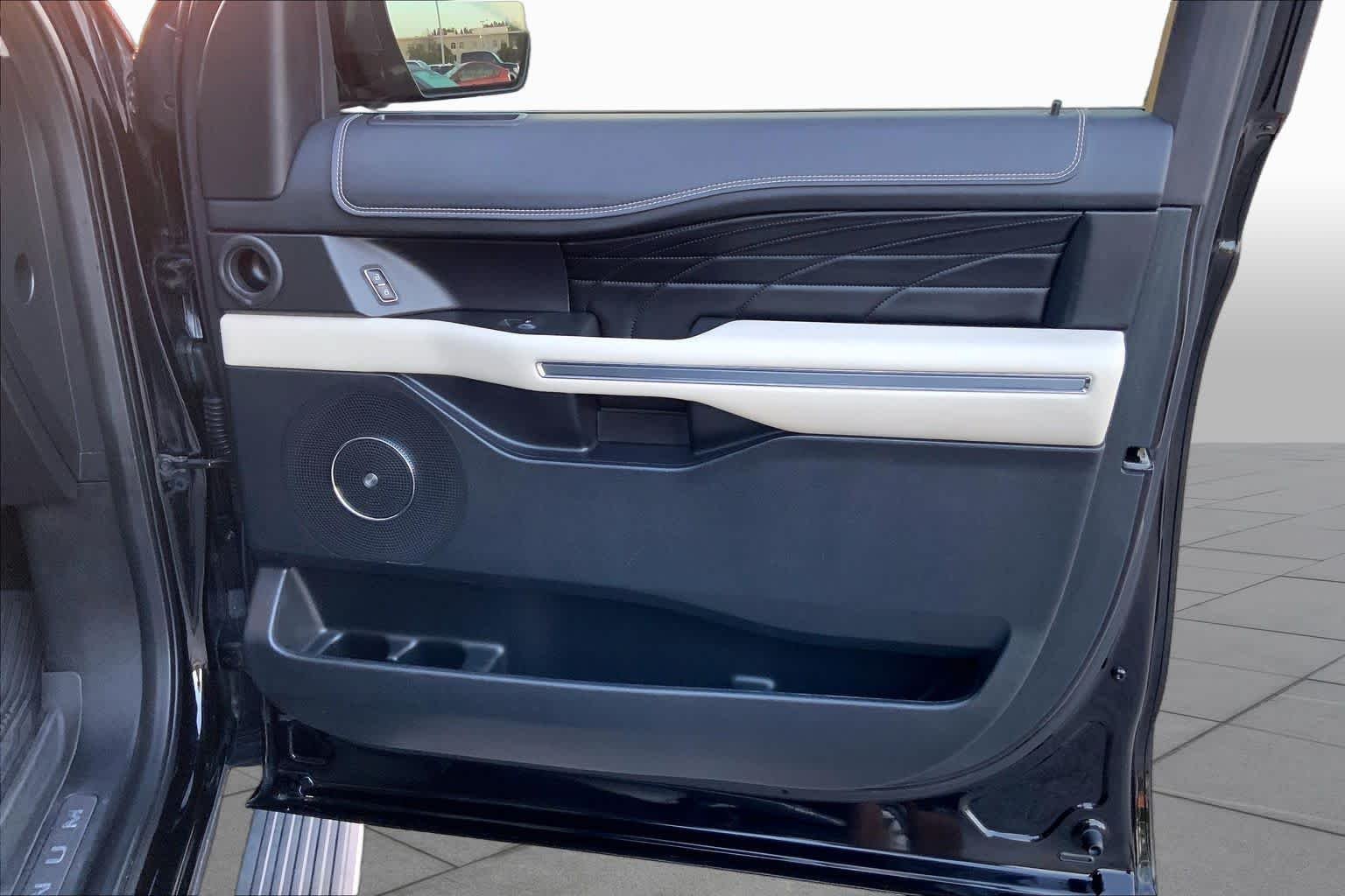 Used 2019 Agate Black Ford Platinum image 22