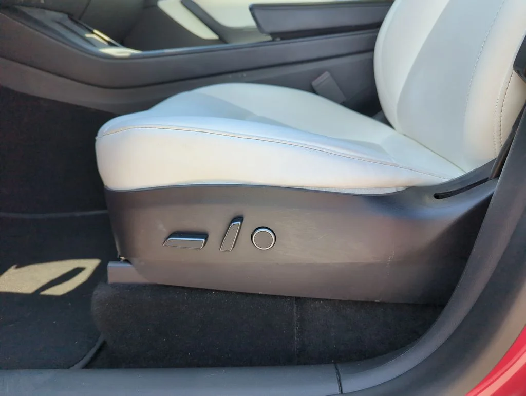 Used 2022  Tesla Performance image 13