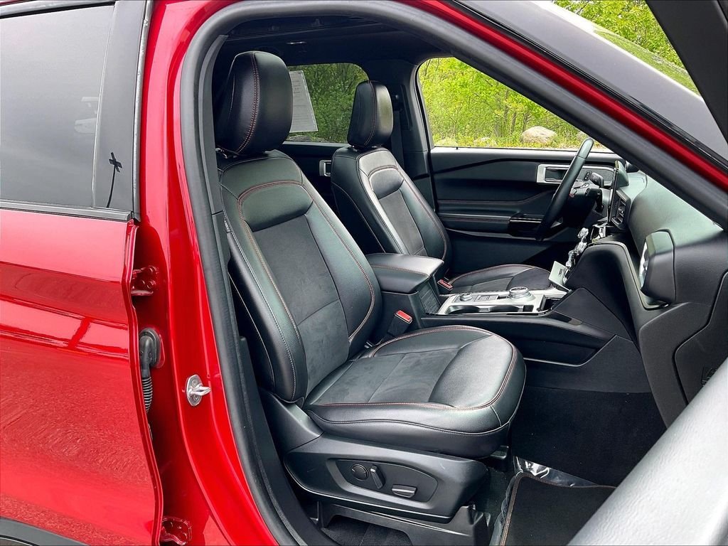 Used 2022 Rapid Red Metallic Tinted Clearcoat Ford ST-Line image 10