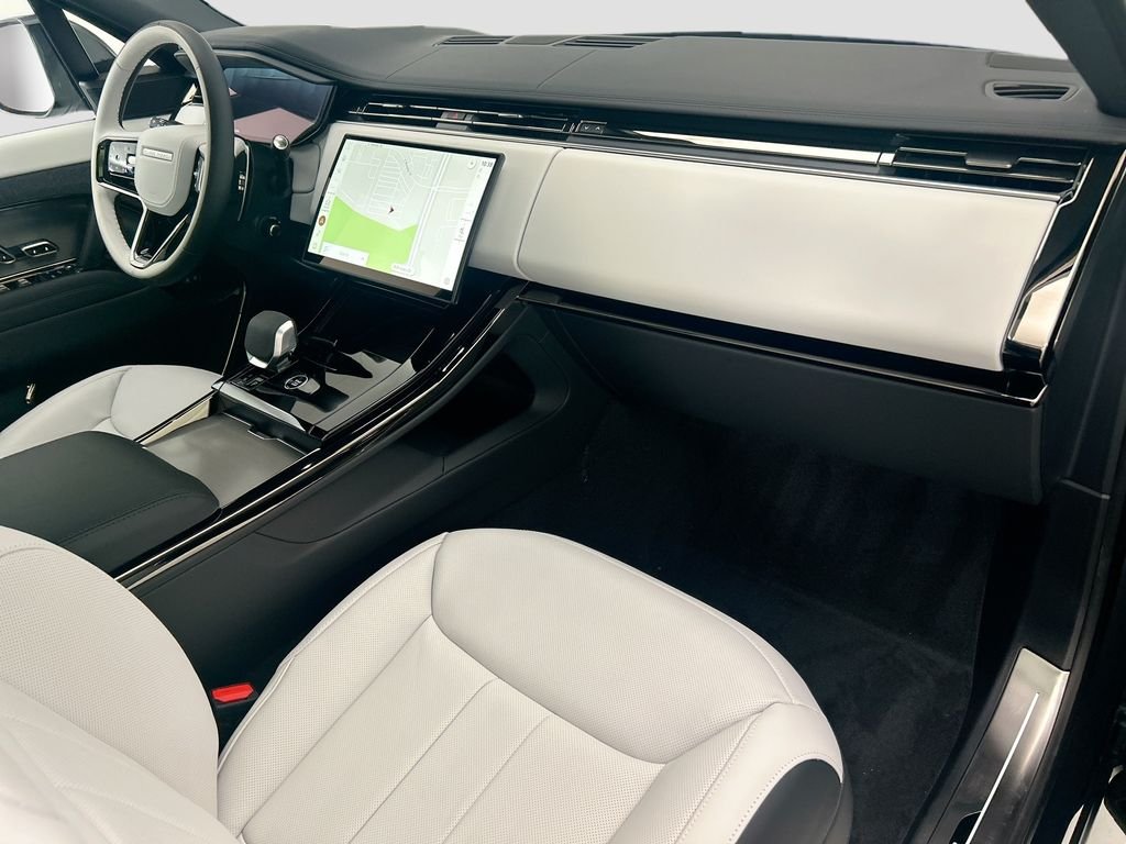 New 2026 Carpathian Grey Land Rover Dynamic SE image 16