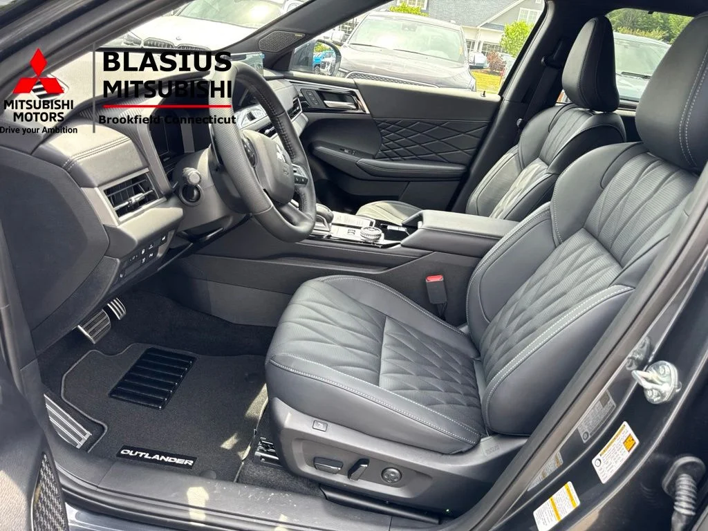 New 2026 Gray Mitsubishi SEL image 21