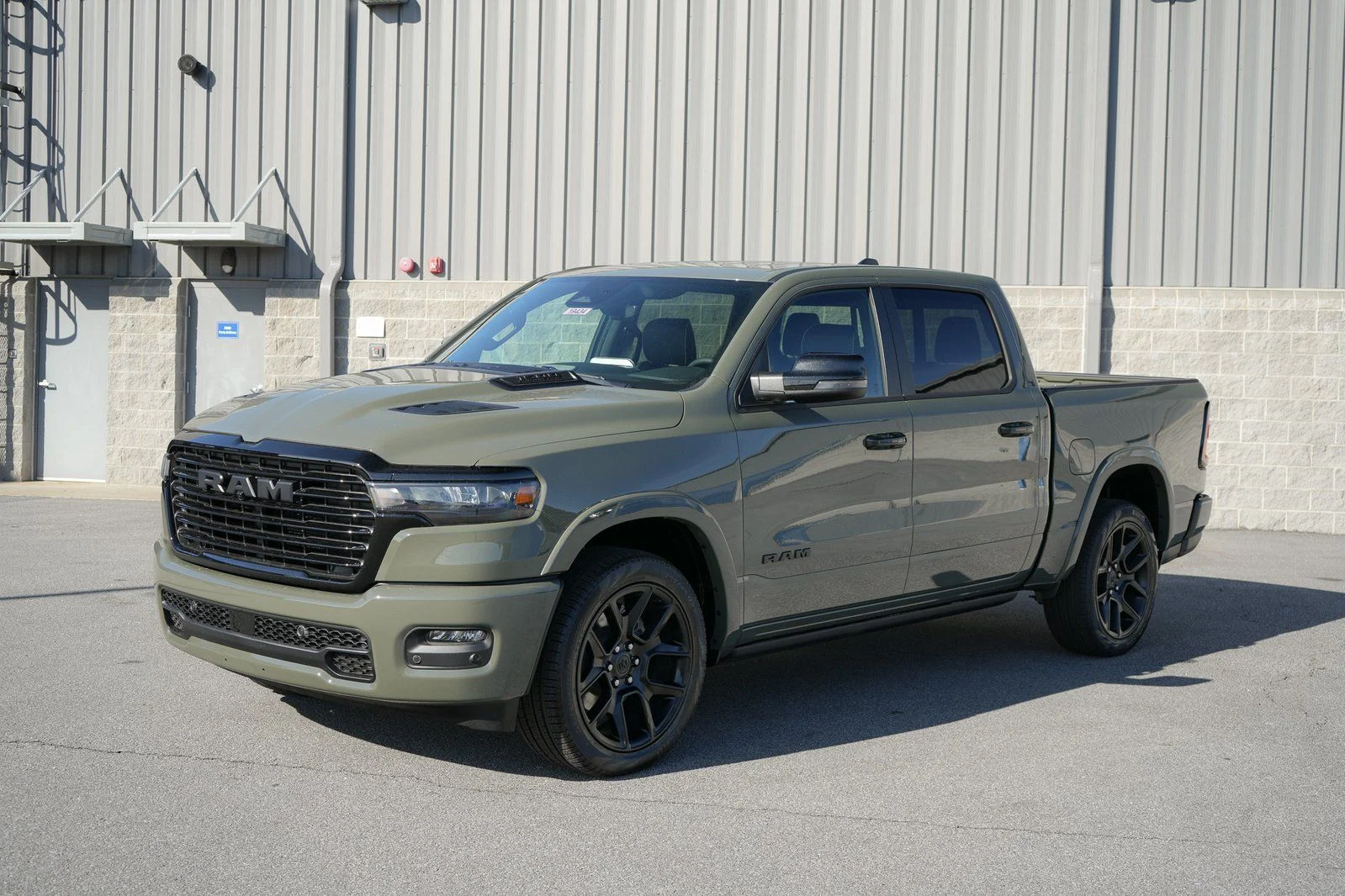 New 2026 Canyon Lake Exterior Paint RAM Laramie image 3