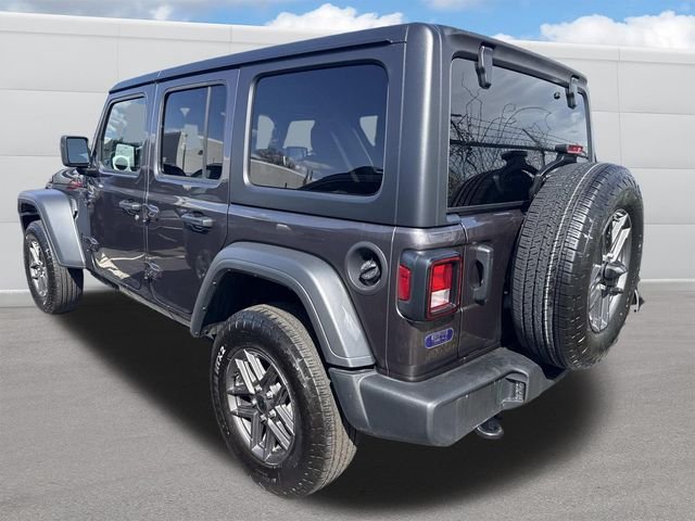 Used 2025 Granite Crystal Clearcoat Metallic Jeep Sport S image 3