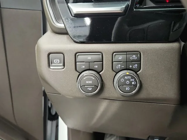New 2026 White Chevrolet LT image 27