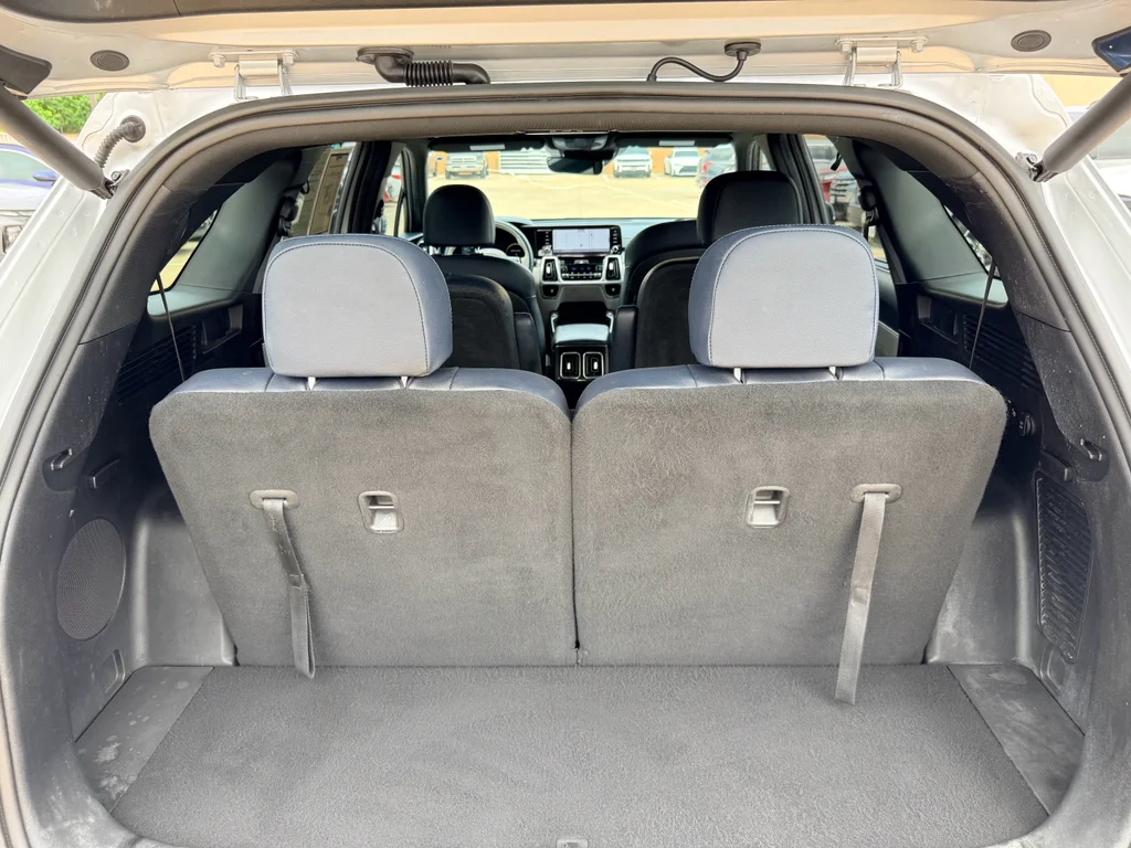 Used 2023 Silky Silver Kia SX Prestige image 28