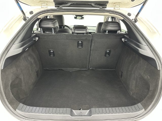 Used 2021 White Mazda Preferred image 23