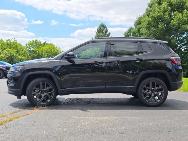 New 2026 Diamond Black Crystal Pearl-Coat Exterior Paint Jeep Limited image 26