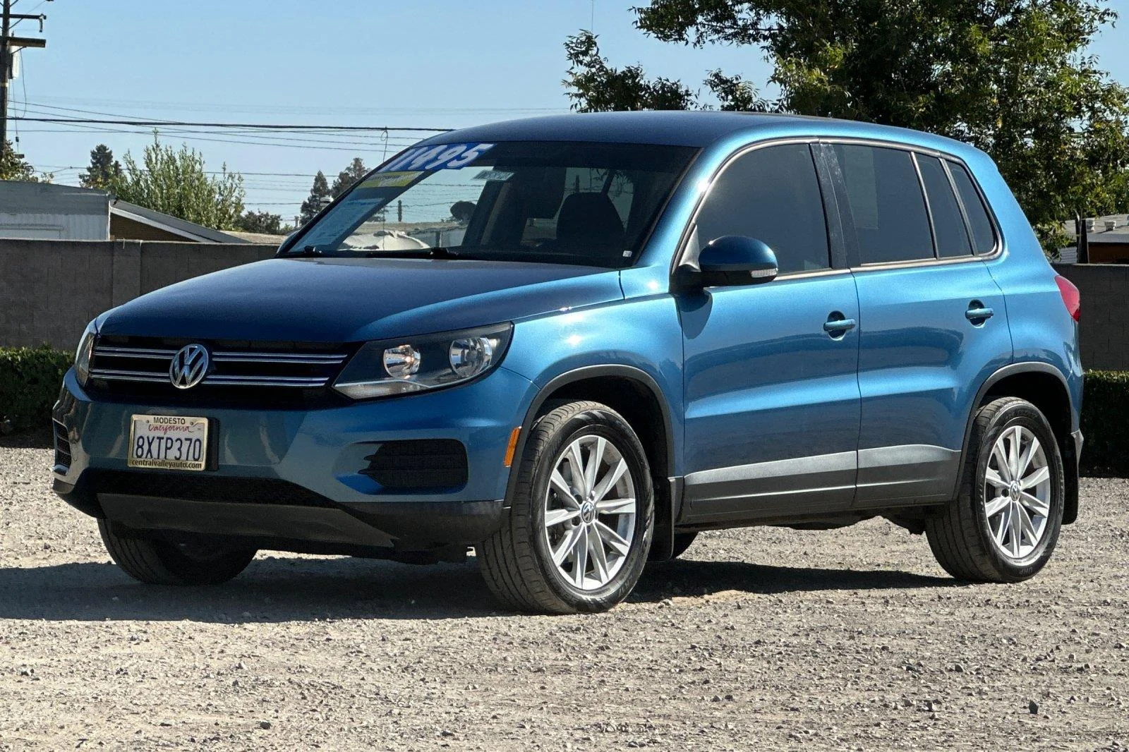 Used 2017 Pacific Blue Metallic Volkswagen SUV image 7