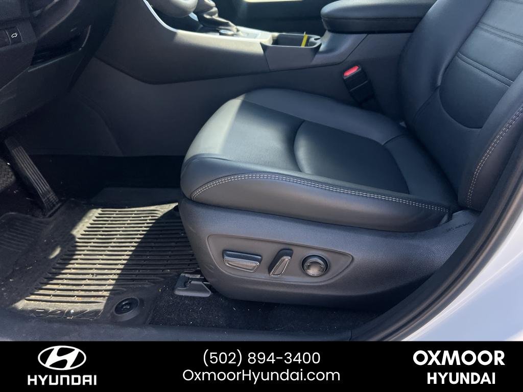 Used 2025 Wind Chill Pearl Toyota Hybrid XLE Premium image 14