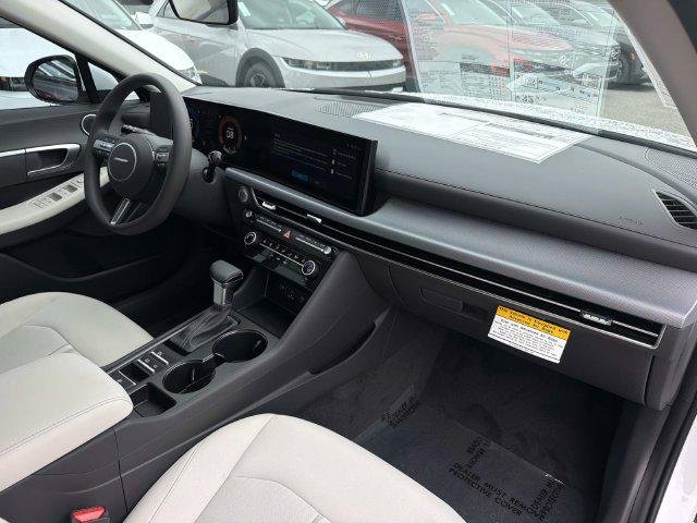 New 2026 White Hyundai SE image 15