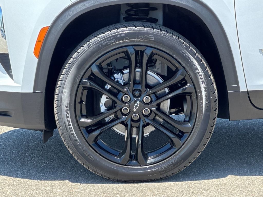 New 2026 Summit White Chevrolet LT image 25