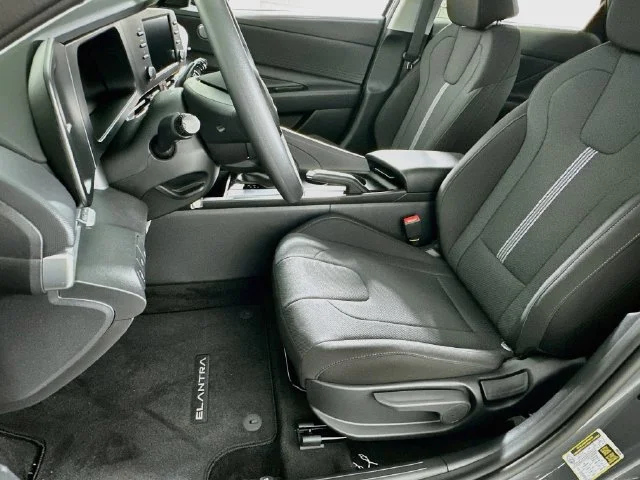 New 2026 Hyundai ELANTRA SE
