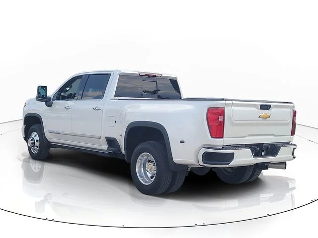 Used 2025 Beige Chevrolet High Country image 7