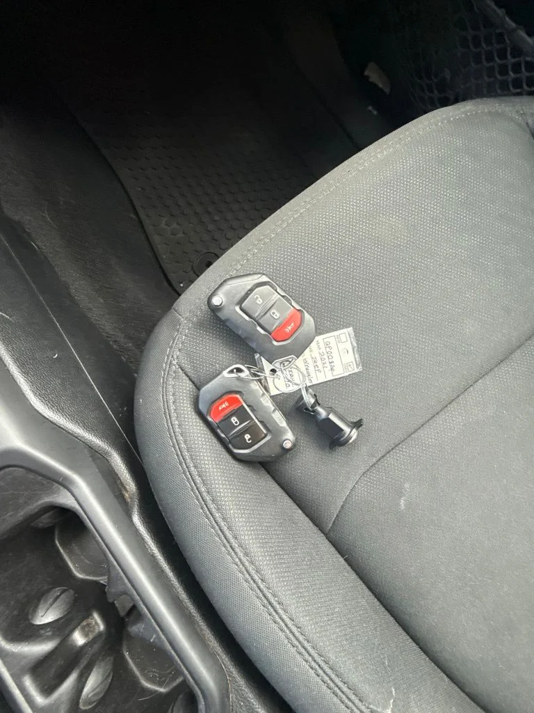 Used 2021 Gray Jeep Sport S image 18
