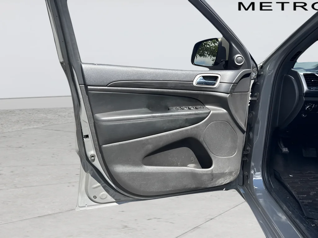 Used 2020 Gray Jeep Altitude image 10