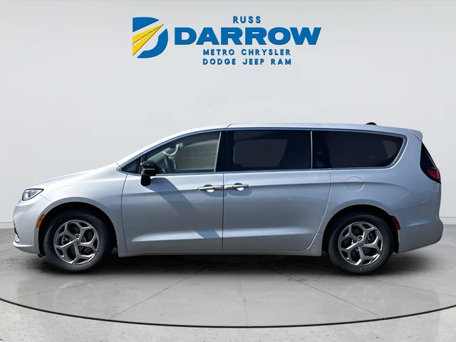 Used 2024 Silver Chrysler Limited image 2