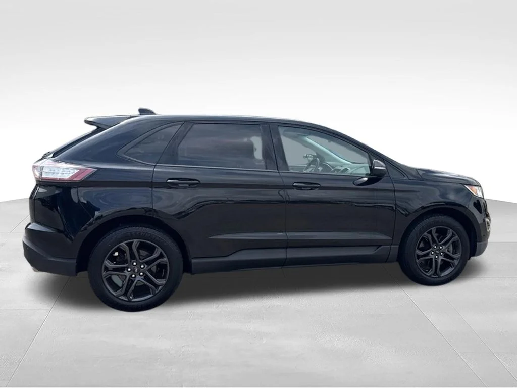 Used 2018 Shadow Black Ford SEL image 7