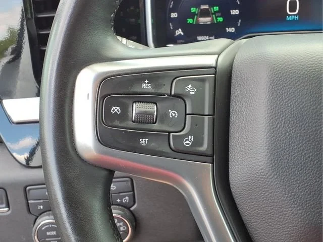 Used 2025 Summit White Chevrolet LT image 13