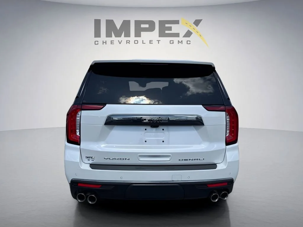 Used 2023 White Frost Tricoat GMC Denali Ultimate image 4